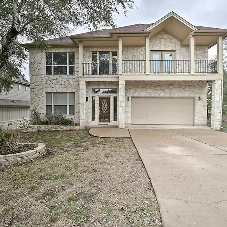Airy Villa In Austin With Badmintonandvolleyball Court